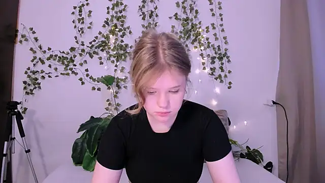 LaseyMoon online show from March 2025 04:21:02 AM