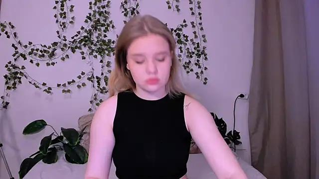 LaseyMoon online show from March 2025 01:02:02 AM