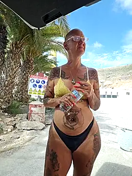 Snapshot of Emma_Milf25 chatting on May 2026 03:40:02 PM Emma Milf25 online show from May 2026 03:40:02 PM