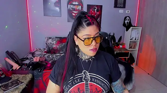 Veronika metal online show from December 2025 04:11:01 PM