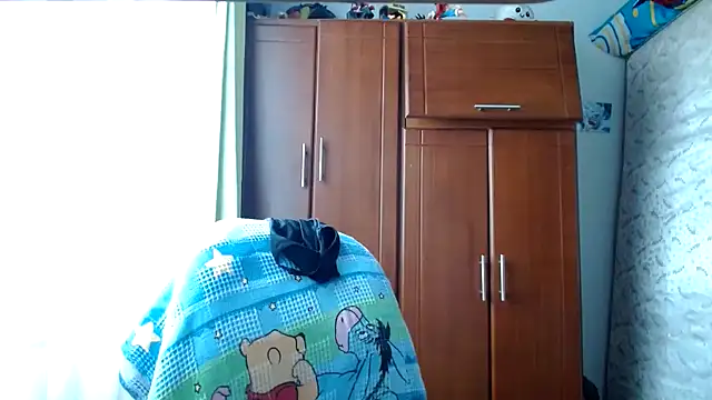 Snapshot of Escarcha-blue chatting on April 2026 06:49:01 PM Escarcha-blue online show from April 2026 06:49:01 PM