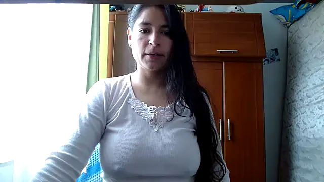 Snapshot of Escarcha-blue chatting on April 2026 03:06:01 PM Escarcha-blue online show from April 2026 03:06:01 PM