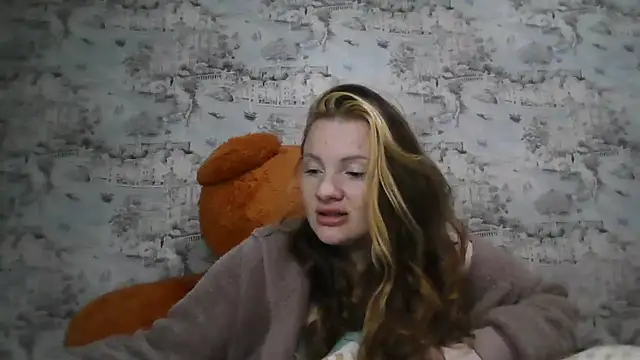 Eveline May online show from October 2025 03:00:01 PM