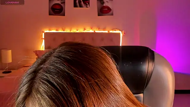 Emily Warren  online show from March 2026 07:42:01 PM