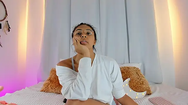 Snapshot of Melodymoore_ chatting on June 2026 07:35:02 AM Melodymoore online show from June 2026 07:35:02 AM