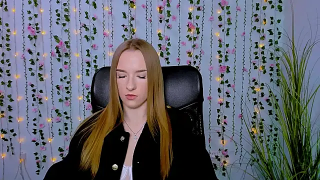 Snapshot of doll_vey chatting on March 2025 12:33:02 PM doll vey online show from March 2025 12:33:02 PM