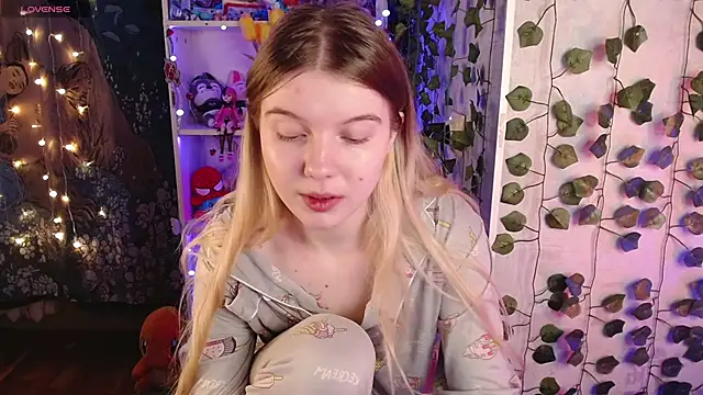 Strawberry juli online show from March 2025 01:53:02 AM