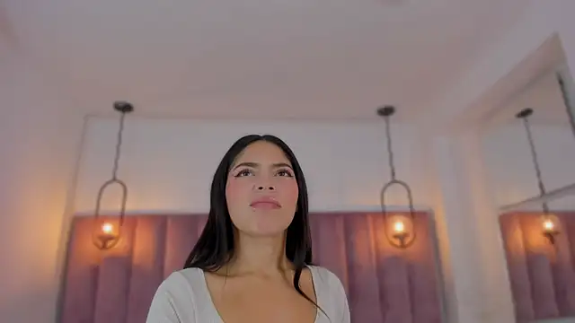 Haily b online show from December 2025 07:56:02 PM