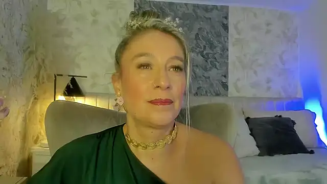 Liannaa  online show from November 2025 07:36:02 PM