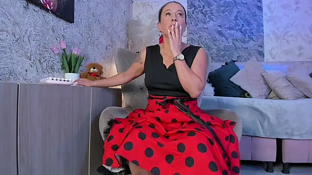 Liannaa  online show from February 2026 07:32:02 PM