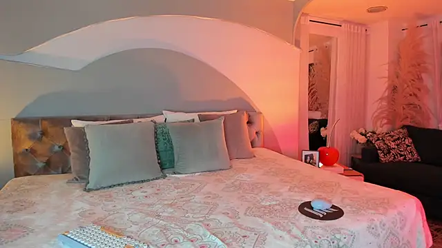 Elizabeth clark  online show from November 2025 07:56:02 PM