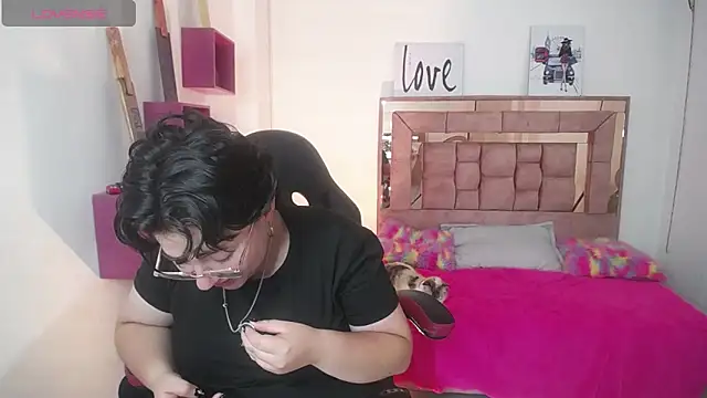 safyka online show from November 2025 12:56:01 PM