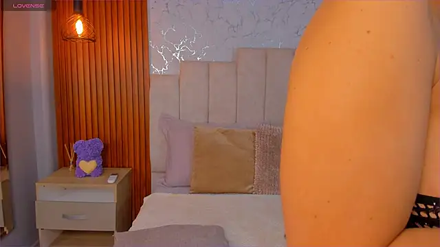 ScarlettWallace online show from September 2025 04:19:01 PM