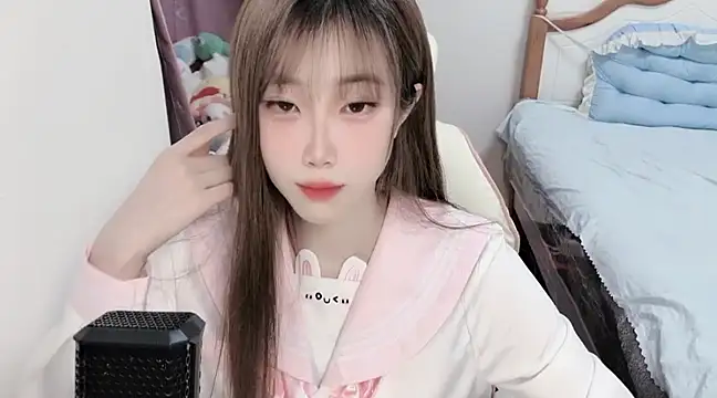 vivian-vv online show from March 2025 07:34:01 PM