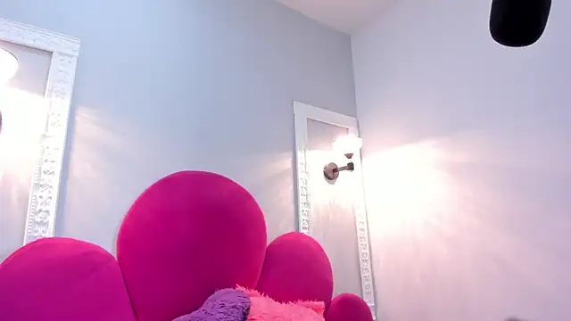 Bonniie 22 online show from October 2025 12:58:01 PM