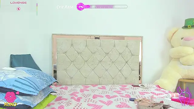 Snapshot of LunaaSweett chatting on April 2026 01:52:02 PM LunaaSweett online show from April 2026 01:52:02 PM