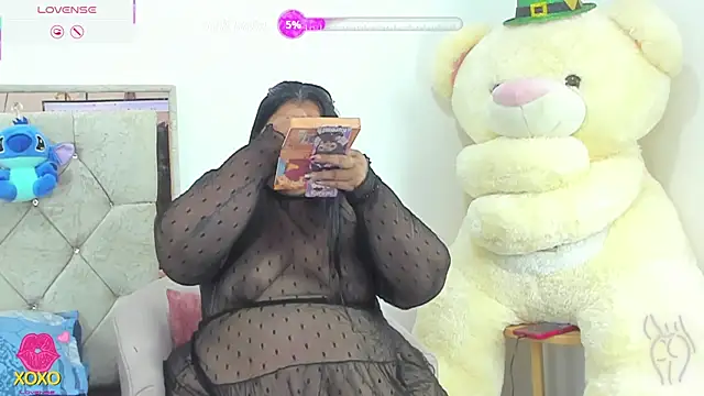 Snapshot of LunaaSweett chatting on April 2026 08:37:01 PM LunaaSweett online show from April 2026 08:37:01 PM