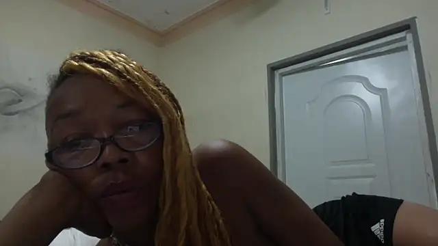 Ladyzee25 online show from October 2025 09:21:02 AM