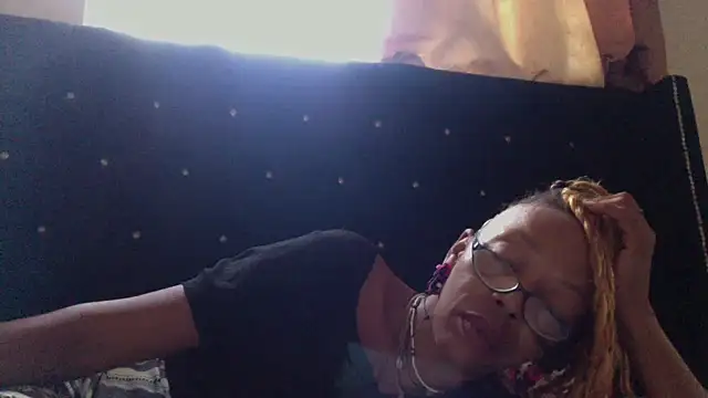 Ladyzee25 online show from October 2025 02:29:01 PM