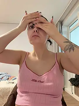 Miss Vic online show from May 2026 01:20:02 PM