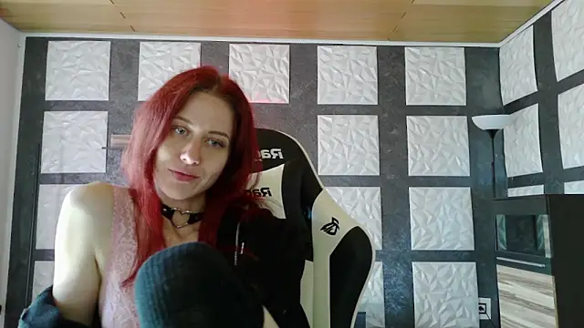 Snapshot of SweetSeraphine chatting on October 2025 11:07:01 AM SweetSeraphine online show from October 2025 11:07:01 AM