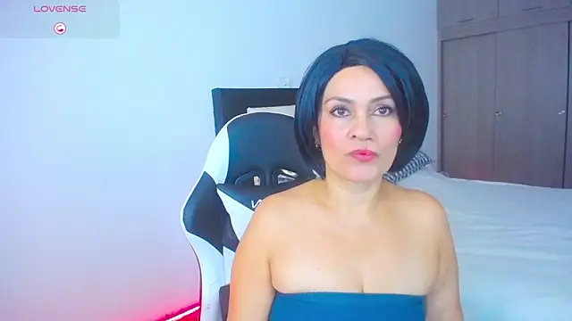 CarolinneFiotti online show from November 2025 01:56:02 PM