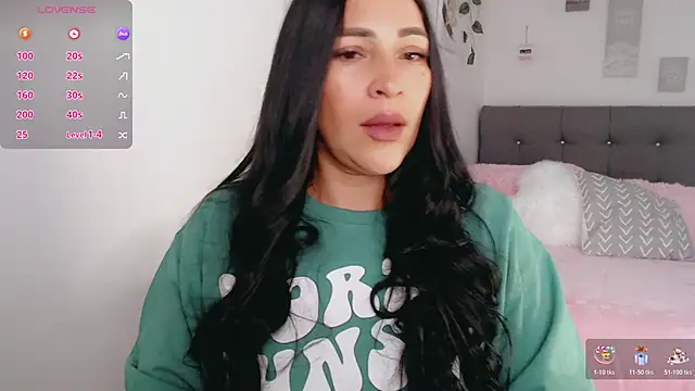 luna lgomez  online show from February 2026 12:12:01 PM