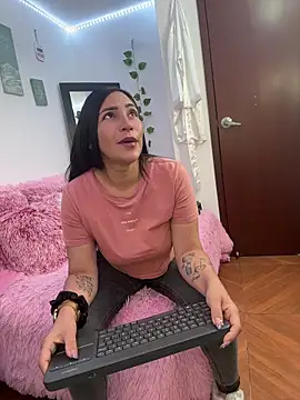 luna lgomez  online show from June 2026 12:18:02 PM