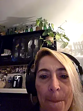 Sara Valkyri online show from September 2025 11:37:02 PM