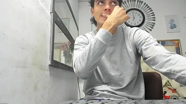 Snapshot of heiker_ chatting on March 2025 01:35:02 AM heiker online show from March 2025 01:35:02 AM