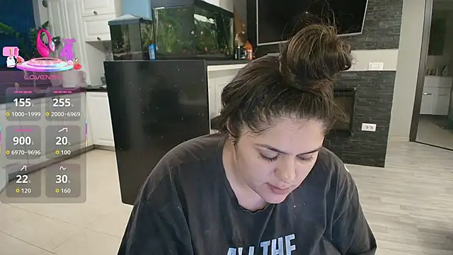 Layla- online show from November 2025 05:13:01 PM