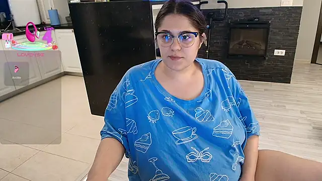 Layla- online show from April 2026 01:54:02 PM