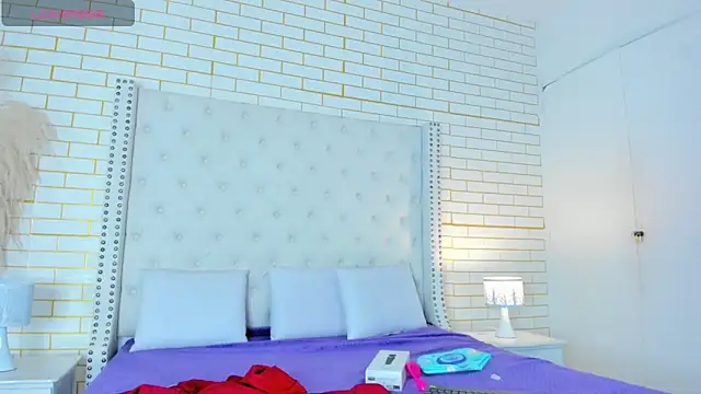 Emilly wilson  online show from October 2025 11:51:02 AM