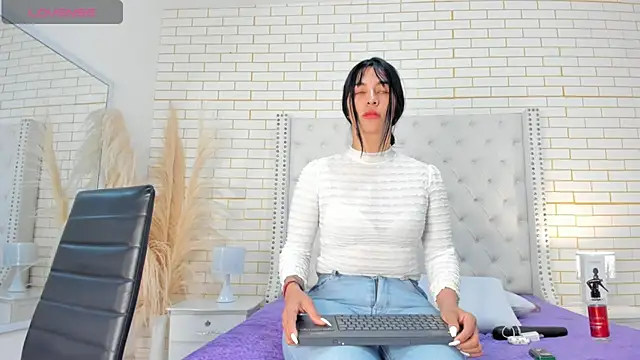 Emilly wilson  online show from November 2025 11:42:01 AM