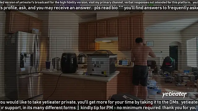 Snapshot of yetieater chatting on December 2024 07:21:01 PM yetieater online show from December 2024 07:21:01 PM