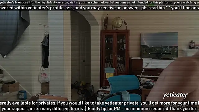 Snapshot of yetieater chatting on February 2025 10:10:02 PM yetieater online show from February 2025 10:10:02 PM