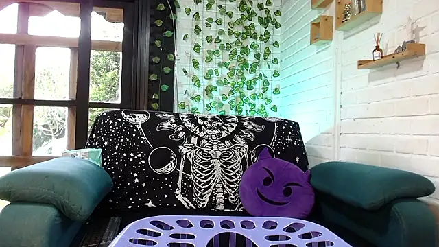 LiraSonnett online show from January 2026 09:42:01 PM