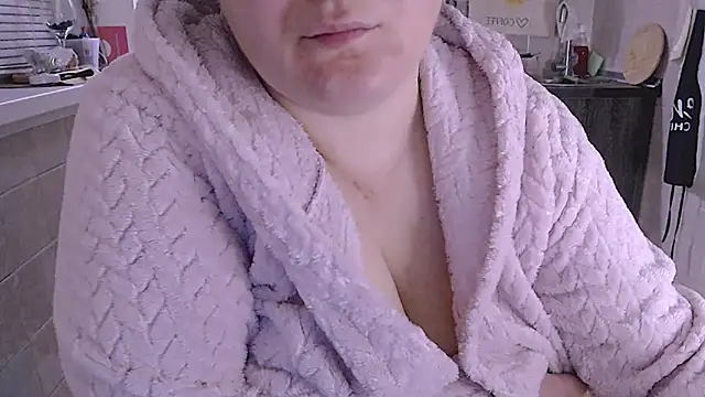 Snapshot of SoftLia chatting on September 2025 10:15:02 PM SoftLia online show from September 2025 10:15:02 PM