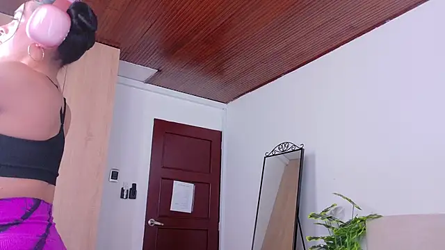 SaritaBratz online show from October 2025 08:20:01 PM