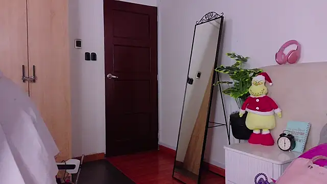 SaritaBratz online show from December 2025 10:38:01 PM