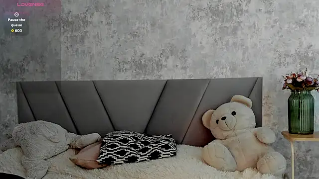 kitty Cathie online show from April 2026 07:45:01 AM