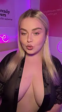 Snapshot of April_Vancee chatting on June 2026 04:40:01 PM April Vancee online show from June 2026 04:40:01 PM