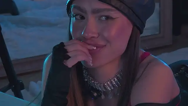 Snapshot of Amanda_River chatting on November 2025 11:14:01 PM Amanda River online show from November 2025 11:14:01 PM