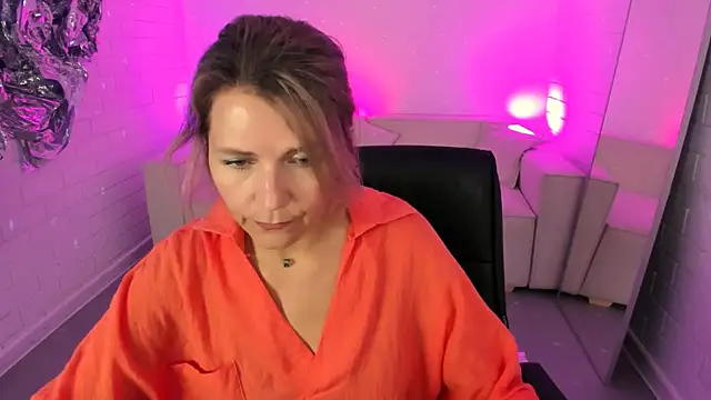 NicoleHitman online show from August 2026 01:05:01 PM