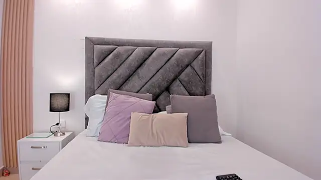 sweetandyy  online show from April 2026 01:48:02 PM