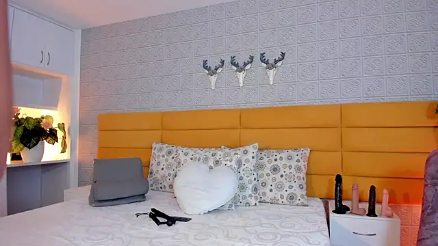 LeilaHiuston online show from March 2026 07:40:01 PM