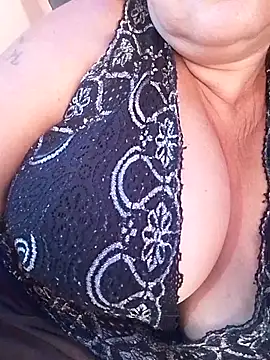 Sandra42 online show from April 2026 10:17:02 AM