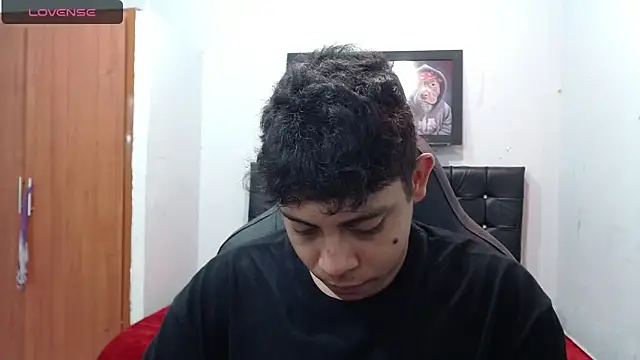 Alejandroo 22 online show from March 2025 07:27:01 PM