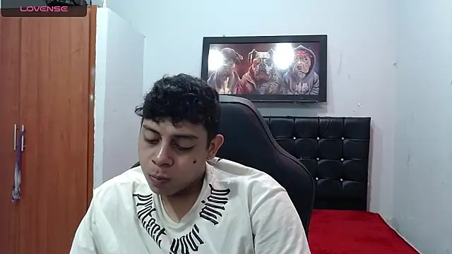 Alejandroo 22 online show from March 2025 01:08:01 PM