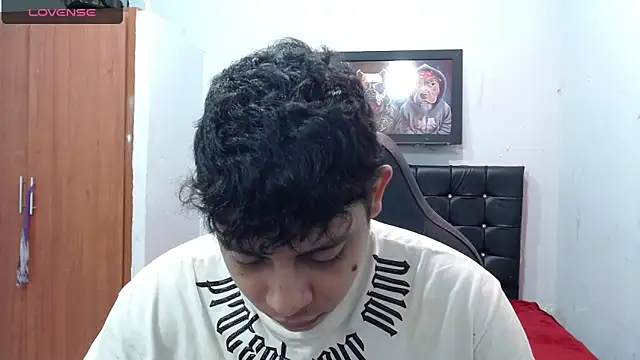 Alejandroo 22 online show from March 2025 04:11:02 PM